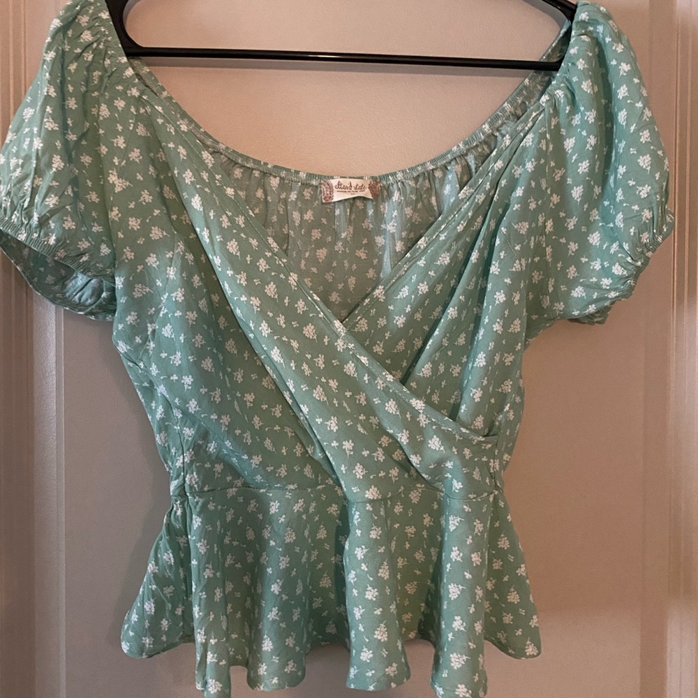 Altard State Staci Wrap Top in Sage-White US M